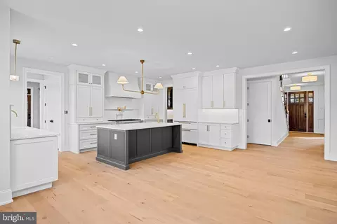 Entry Way - 16 Fariston Rd, Wayne, PA 19087 photo 5 of 30