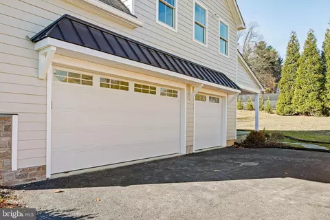 Exterior - 16 Fariston Rd, Wayne, PA 19087 photo 13 of 16
