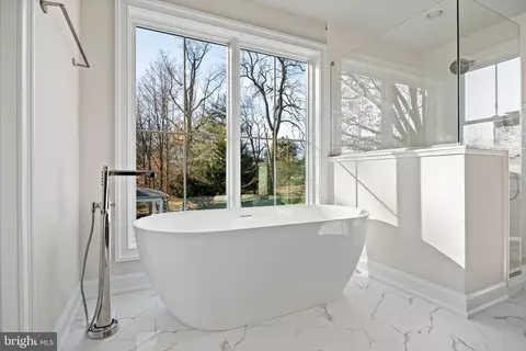Bath - 16 Fariston Rd, Wayne, PA 19087 photo 5 of 11