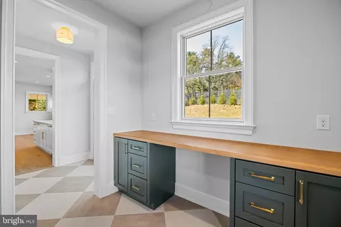 Entry Way - 16 Fariston Rd, Wayne, PA 19087 photo 14 of 30