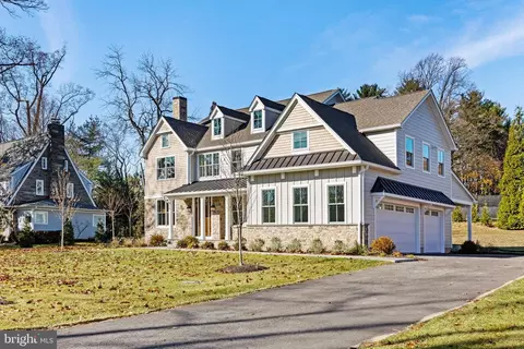 Exterior - 16 Fariston Rd, Wayne, PA 19087 photo 4 of 16