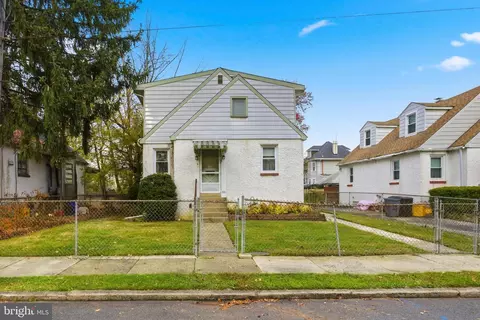 933 Bedford Ave, Collingdale, PA 19023