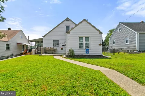 26 Green Ln, Aston, PA 19014