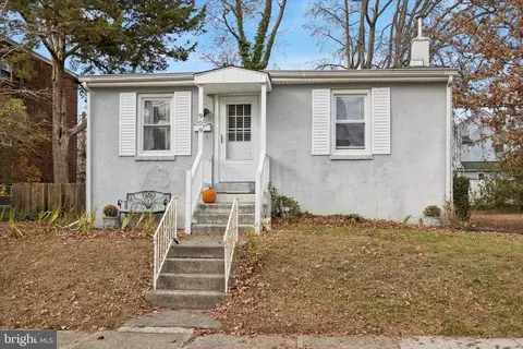 909 Walnut St, Collingdale, PA 19023