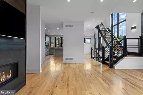 Living - 207 Willow Ave, Wayne, PA 19087 photo 1 of 5