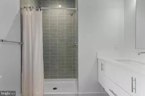 Bath - 207 Willow Ave, Wayne, PA 19087 photo 5 of 5