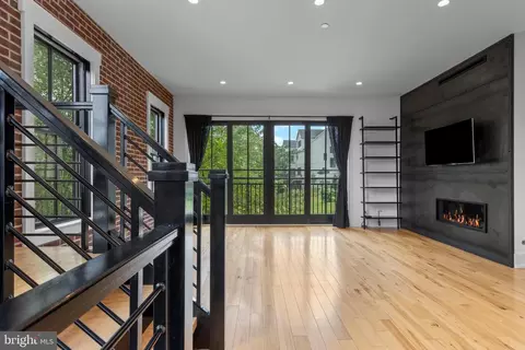 Living - 207 Willow Ave, Wayne, PA 19087 photo 2 of 5