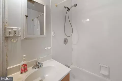 Bath - 238 Highland Ave, Wayne, PA 19087 photo 1 of 1