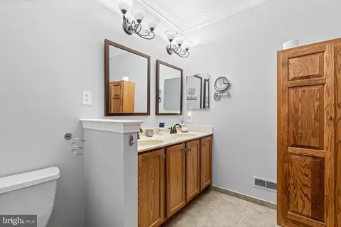 Entry Way - 113 Dresner Cir, Boothwyn, PA 19061 photo 6 of 7