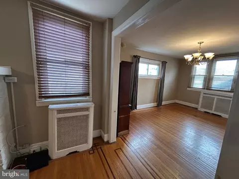 Living - 7502 Parkview Rd, Darby, PA 19082 photo 4 of 9