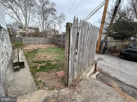 Exterior - 7502 Parkview Rd, Darby, PA 19082 photo 9 of 19