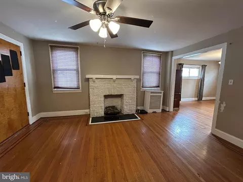 Living - 7502 Parkview Rd, Darby, PA 19082 photo 1 of 9