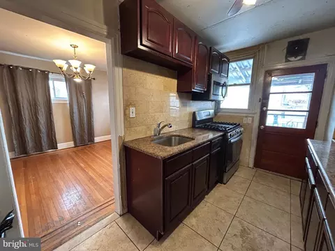 Kitchen - 7502 Parkview Rd, Darby, PA 19082 photo 2 of 4
