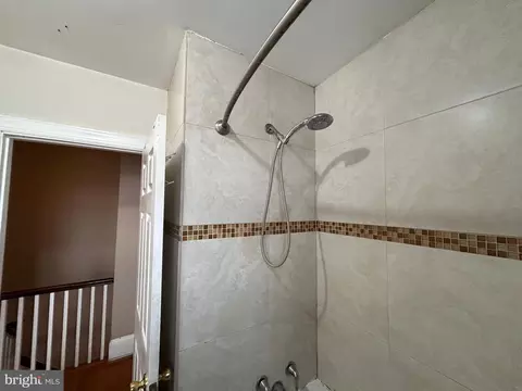 Bath - 7502 Parkview Rd, Darby, PA 19082 photo 2 of 3