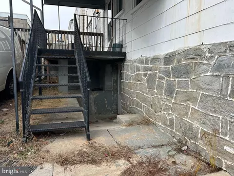 Exterior - 7502 Parkview Rd, Darby, PA 19082 photo 10 of 19