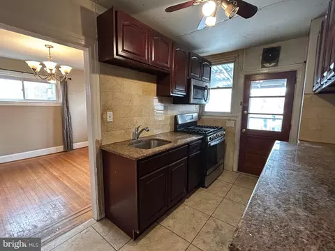 Kitchen - 7502 Parkview Rd, Darby, PA 19082 photo 4 of 4