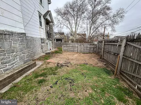 Exterior - 7502 Parkview Rd, Darby, PA 19082 photo 12 of 19