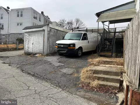 Exterior - 7502 Parkview Rd, Darby, PA 19082 photo 6 of 19