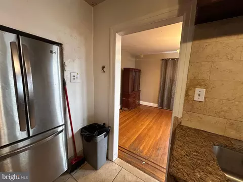 Entry Way - 7502 Parkview Rd, Darby, PA 19082 photo 2 of 7