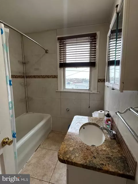 Bath - 7502 Parkview Rd, Darby, PA 19082 photo 1 of 3
