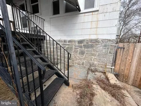 Exterior - 7502 Parkview Rd, Darby, PA 19082 photo 11 of 19