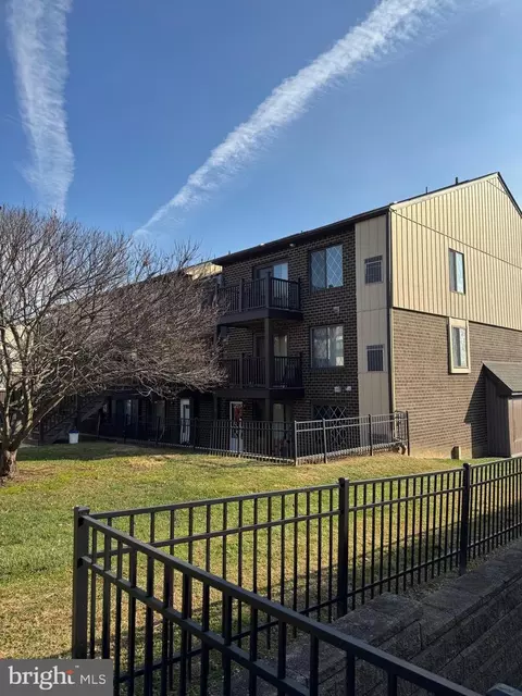5200 Hilltop Dr #O26, Brookhaven, PA 19015