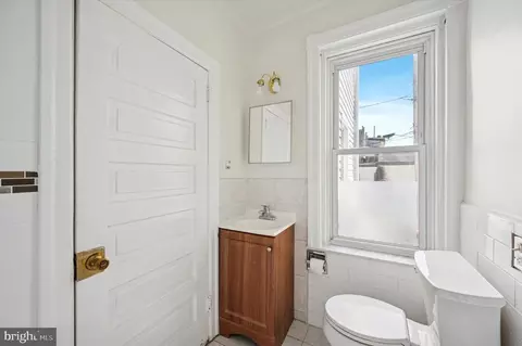 Bath - 77 N Keystone Ave, Darby, PA 19082 photo 1 of 1