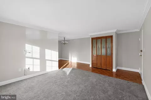Living - 800 South Ave #B4, Secane, PA 19018 photo 2 of 3