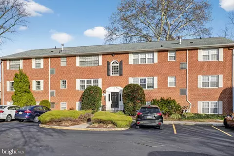 800 South Ave #B4, Secane, PA 19018