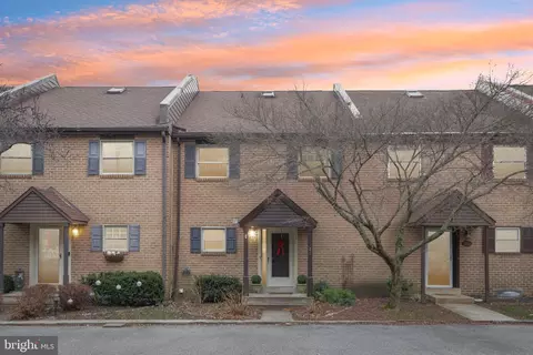 120 Eaton Dr, Wayne, PA 19087