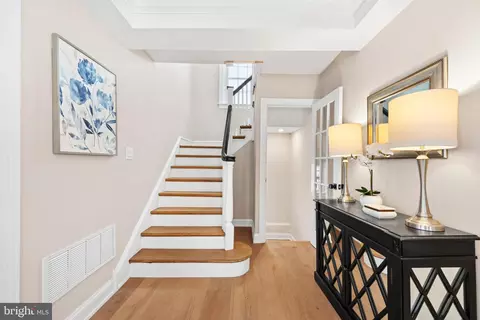 Entry Way - 466 Saint Davids Ave, Wayne, PA 19087 photo 4 of 6