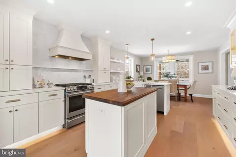 Kitchen - 466 Saint Davids Ave, Wayne, PA 19087 photo 3 of 5