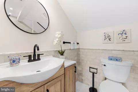 Bath - 466 Saint Davids Ave, Wayne, PA 19087 photo 5 of 5