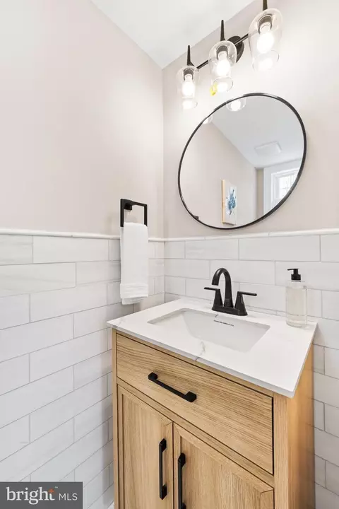 Bath - 466 Saint Davids Ave, Wayne, PA 19087 photo 1 of 5