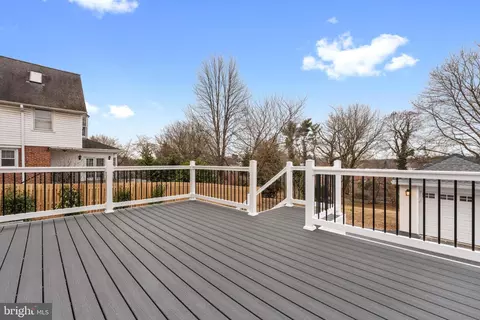 Exterior - 466 Saint Davids Ave, Wayne, PA 19087 photo 5 of 6