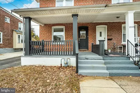 2534 Sandeland St, Chester, PA 19013