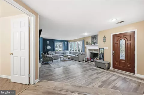 Entry Way - 155 Eaton Dr, Wayne, PA 19087 photo 2 of 7