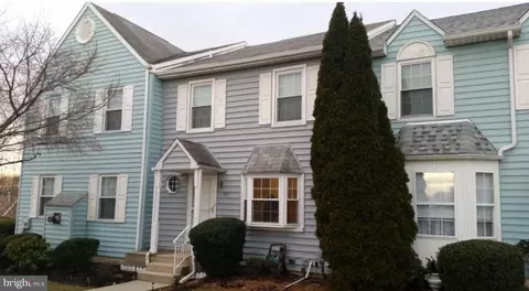 565 Applewood Ct, Aston, PA 19014