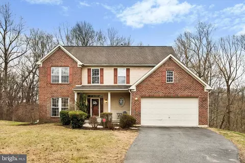 33 Big Woods Dr, Glen Mills, PA 19342