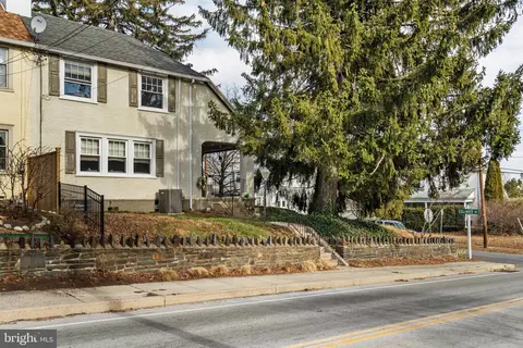 530 E Manoa Rd, Havertown, PA 19083