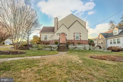 101 W Hillcrest Ave, Havertown, PA 19083