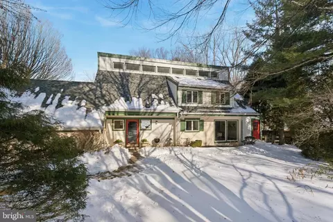 201 Rawles Run Ln, Bryn Mawr, PA 19010