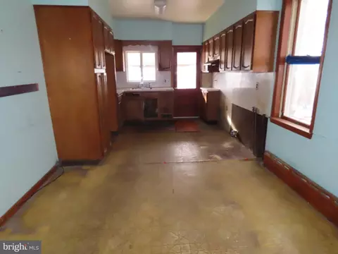 Entry Way - 1118 Green St, Marcus Hook, PA 19061 photo 1 of 3