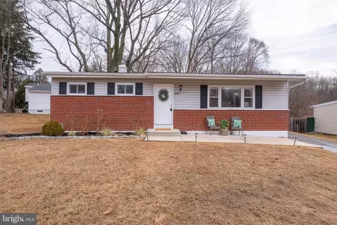 3999 Riviera Rd, Marcus Hook, PA 19061