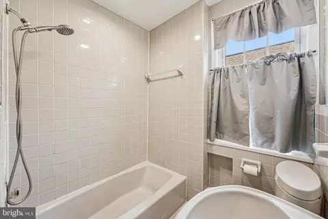 Bath - 19 Wayne Ave, Springfield, PA 19064 photo 2 of 3