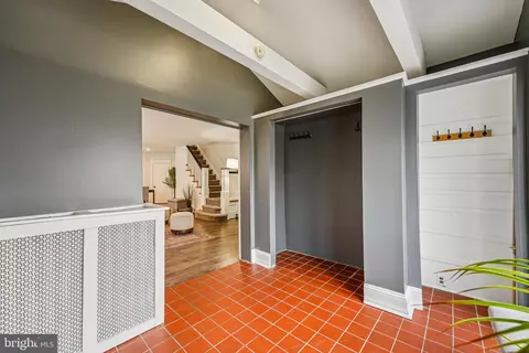 Entry Way - 19 Wayne Ave, Springfield, PA 19064 photo 2 of 7