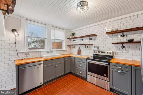 Kitchen - 19 Wayne Ave, Springfield, PA 19064 photo 1 of 3