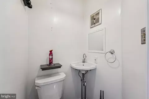 Bath - 19 Wayne Ave, Springfield, PA 19064 photo 1 of 3