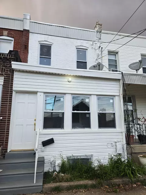 211 Spruce St, Darby, PA 19023