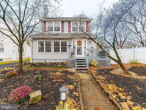 908 Amosland Rd, Prospect Park, PA 19076